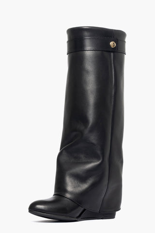 Stivale con risvolto pelle nero e accessorio oro Cinzia 10