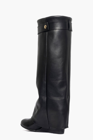 Stivale con risvolto pelle nero e accessorio oro Cinzia 10