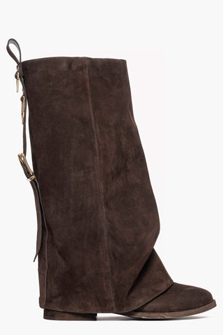 Stivale con rialzo risvolto in camoscio testa di moro e accessori oro Roma 2026