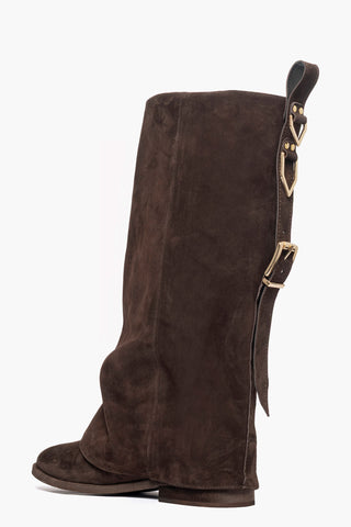 Stivale con rialzo risvolto in camoscio testa di moro e accessori oro Roma 2026