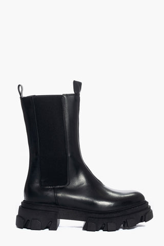 Wake 12 black leather ankle boots