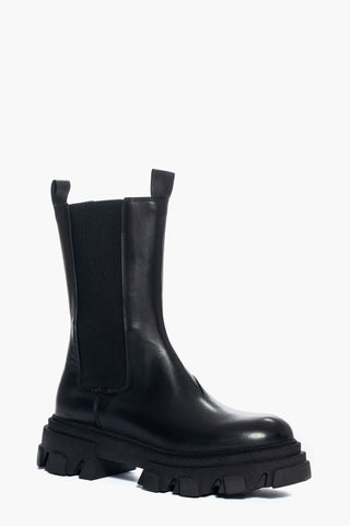 Wake 12 black leather ankle boots