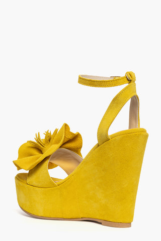 Sandalo con zeppa Carmensita Fiore camoscio giallo