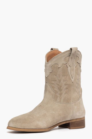 Stivaletti camoscio taupe con ricami 299
