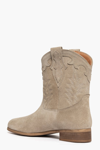 Stivaletti camoscio taupe con ricami 299