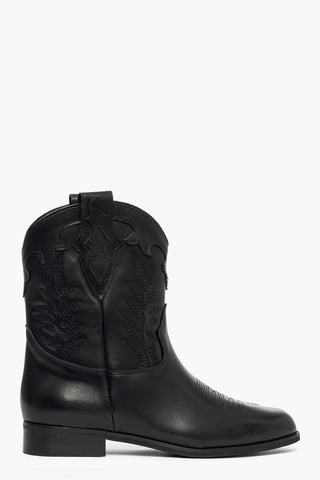 Stivaletti pelle nero  con ricami 298