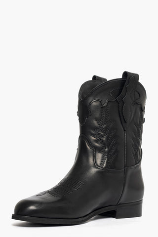 Stivaletti pelle nero  con ricami 298