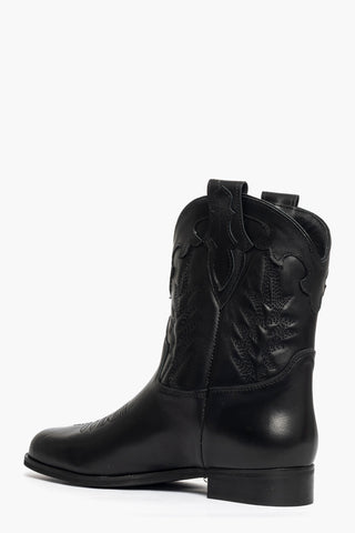 Stivaletti pelle nero  con ricami 298
