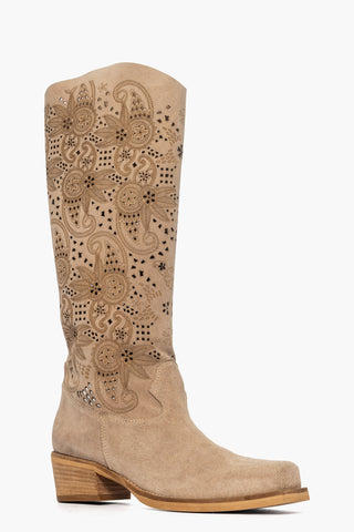Stivale camoscio taupè laserato 2 1352