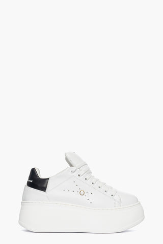 Sneakers pelle bianco e nero Lexa One con perlina