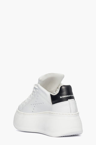 Sneakers pelle bianco e nero Lexa One con perlina