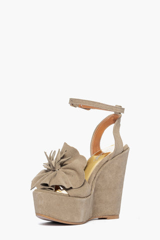 Sandalo con zeppa Carmensita Fiore camoscio taupè