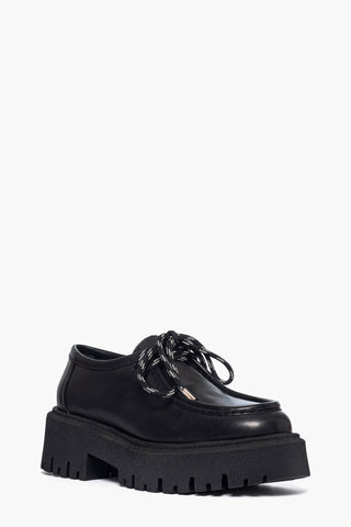 Scarpa pelle nero con laccio Boomerang London