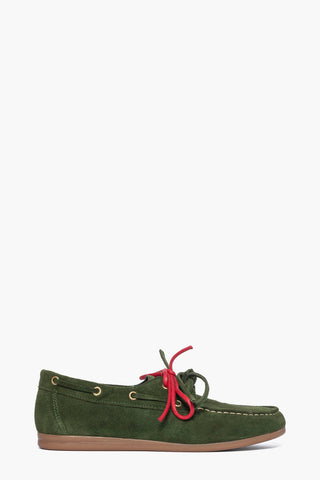 Mocassino in camoscio verde militare con laccio rosso e suola color caramello