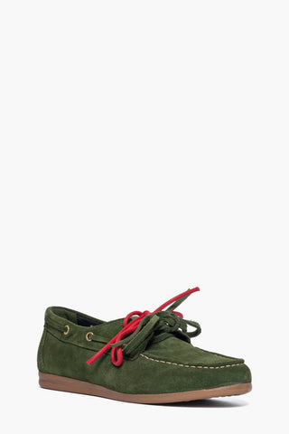 Mocassino in camoscio verde militare con laccio rosso e suola color caramello - foto 2