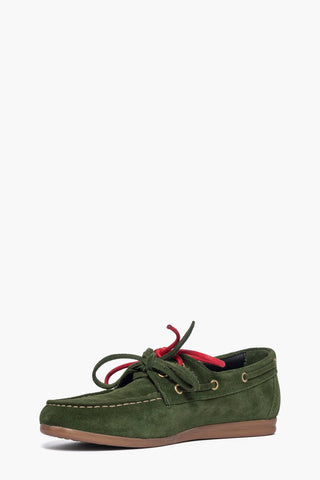 Mocassino in camoscio verde militare con laccio rosso e suola color caramello - foto 3