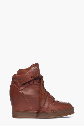 Sneakers alte in pelle cuoio con zeppa interna, lacci in tinta e suola in gomma cuoio