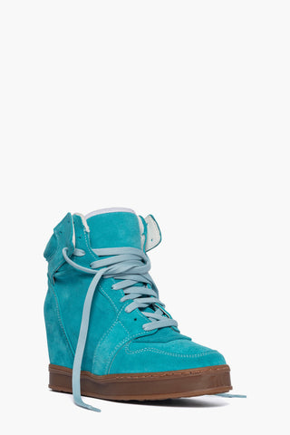 Sneaker alta con zeppa in camoscio celeste, lacci in tinta e suola in gomma color cuoio - foto 2
