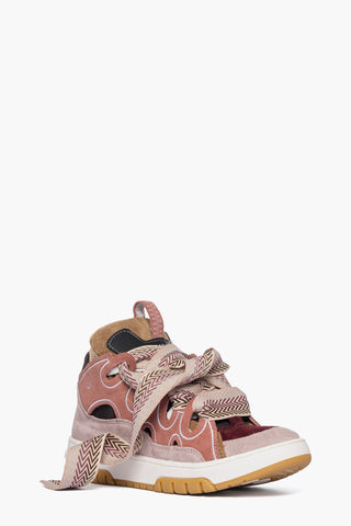 Sneaker in camoscio rosa con doppio laccio e dettagli bordeaux e testa di moro - foto 2