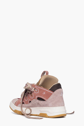 Sneaker in camoscio rosa con doppio laccio e dettagli bordeaux e testa di moro - foto 4