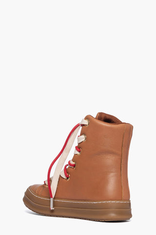 Sneaker alta in pelle cuoio con lacci rossi e beige, suola in gomma e punta rinforzata - foto 4