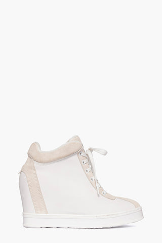 Sneaker bianca in pelle con dettagli in camoscio ghiaccio, lacci bianchi e zeppa interna