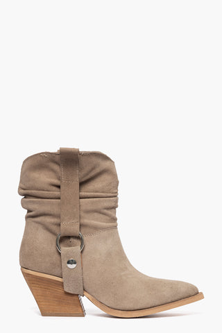 Stivaletti alla caviglia camoscio taupè accessorio argento Irene Zen