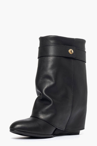 Stivaletto con risvolto pelle nero con accessorio oro Cinzia 11