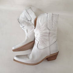 Bianco con ricamo argento