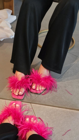 Infradito camoscio fucsia con piuma Ludovica Plume