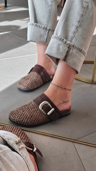 Sabot rafia marrone e pelle con fibbia Vera 91