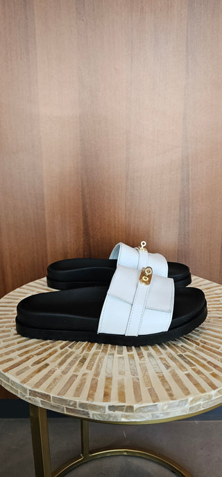 Ciabatta pelle bianco accessorio oro Bio Erre