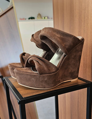 Sandalo con zeppa camoscio marrone doppia fascia Carmensita Awa