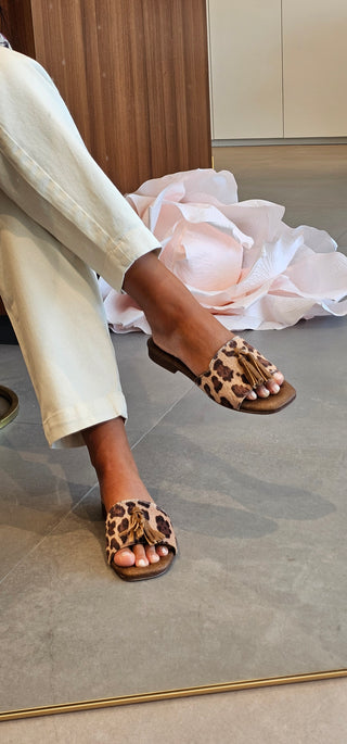Ciabatta cavallino leopardato con nappa CRA01