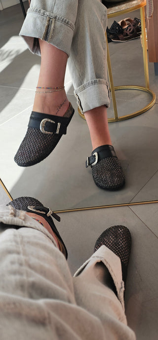 Sabot rafia nero e pelle con fibbia Vera 91