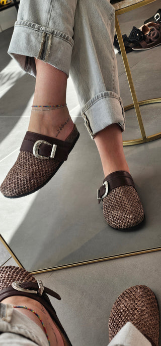 Sabot rafia marrone e pelle con fibbia Vera 91