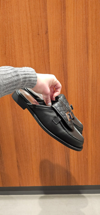 Mocassino pelle nero accessori argento Melissa