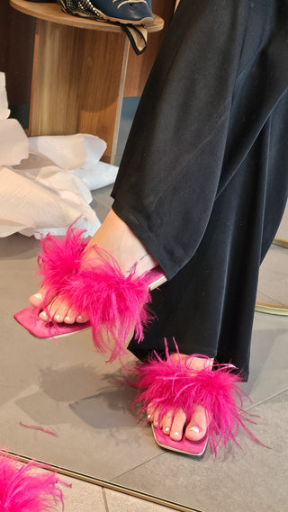 Infradito camoscio fucsia con piuma Ludovica Plume