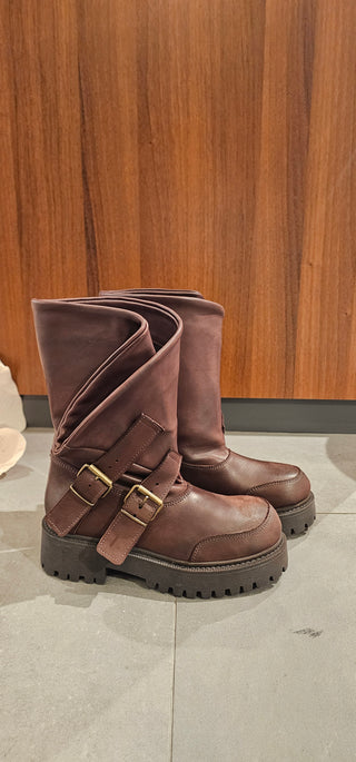 Stivaletti pelle marrone con fibbie Boomerang Charlye