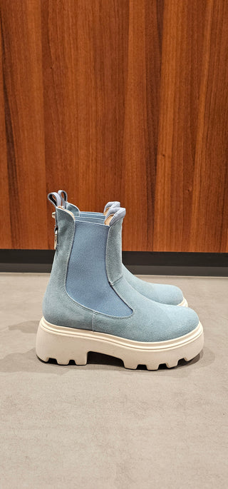 Stivaletti camoscio celeste Vienna con elastici