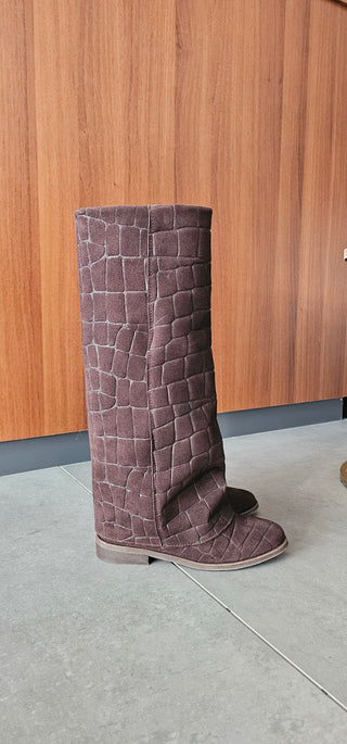 Stivale con risvoto e rialzo interno camoscio cocco marrone Roma 2025