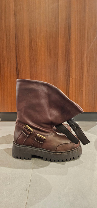 Stivaletti pelle marrone con fibbie Boomerang Charlye